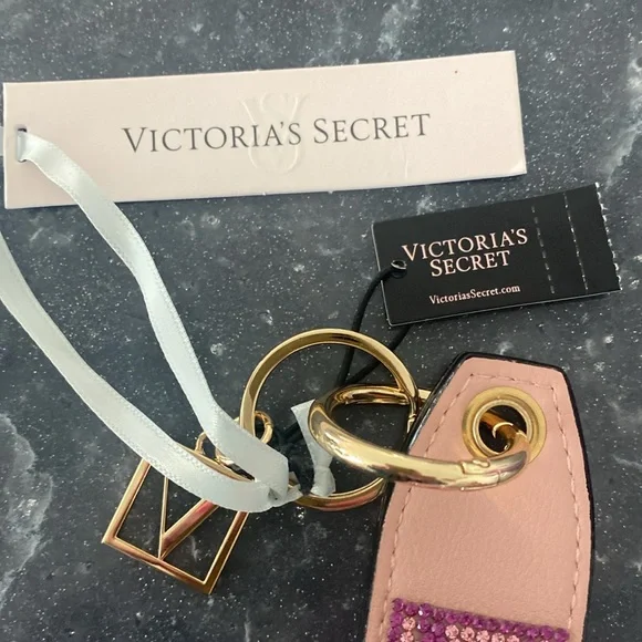 Victoria secret keychain - Picture 2 of 4